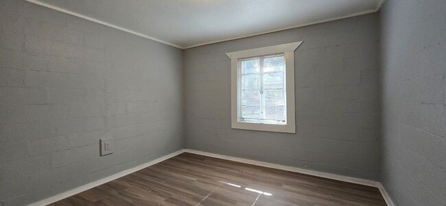 Building Photo - 4/2 Tampa Home Ready Now !