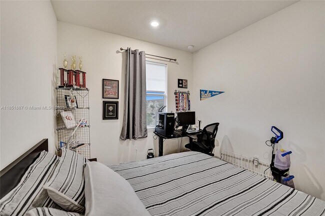 Building Photo - 4810 Eucalyptus Dr