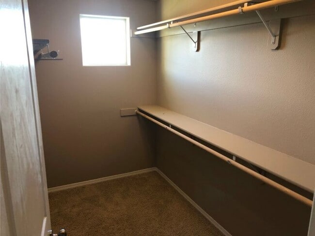 Building Photo - 2350 NW Hazelwood Ave