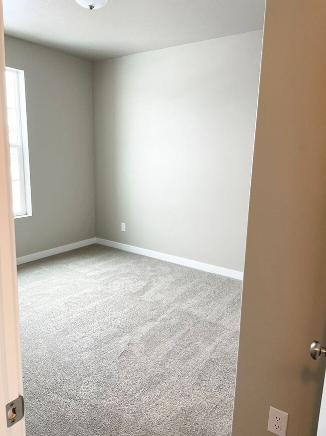 Building Photo - GORGEOUS Home