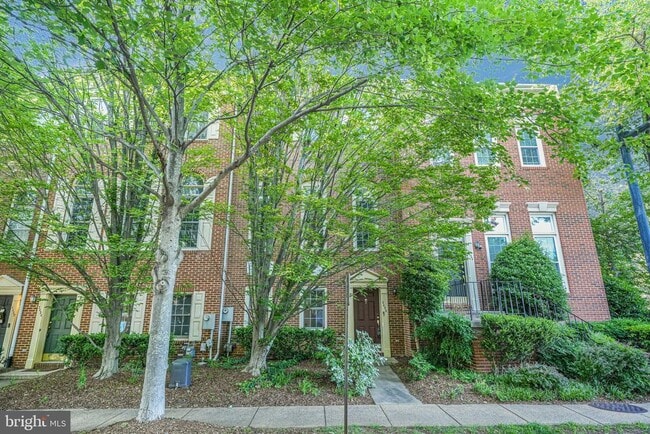 Building Photo - 2426 N Hampton Dr