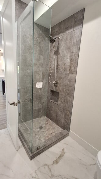 Building Photo - 4377 Charlemont Ave