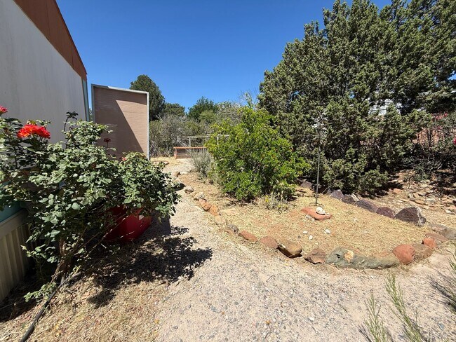 Building Photo - 3768 Western Dr