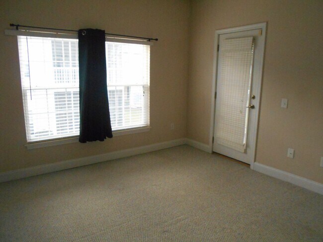 Building Photo - 3 bedroom, 2 bath condo in The Fountains