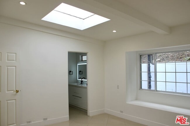 Building Photo - 1265 Bienveneda Ave