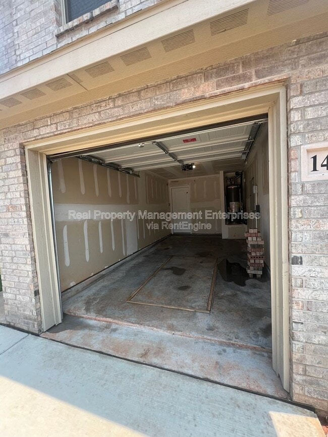 Building Photo - 14810 Razorbill Dr