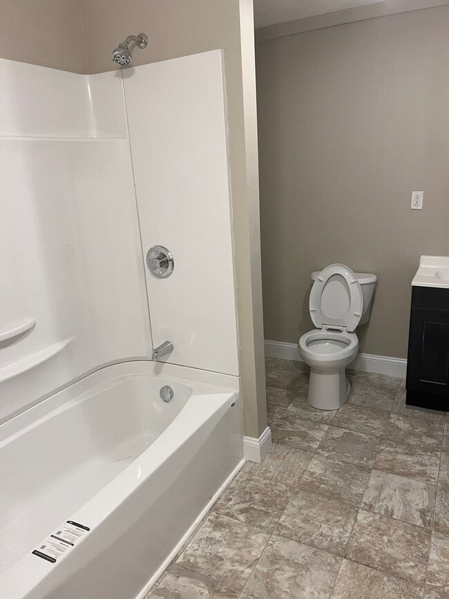 Building Photo - 3 bedroom House in Huntington, WV $850