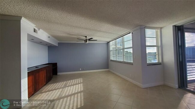 Building Photo - 3095 N Course Dr