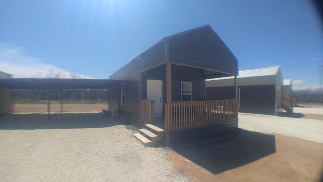 Building Photo - 2014 Family Ln.