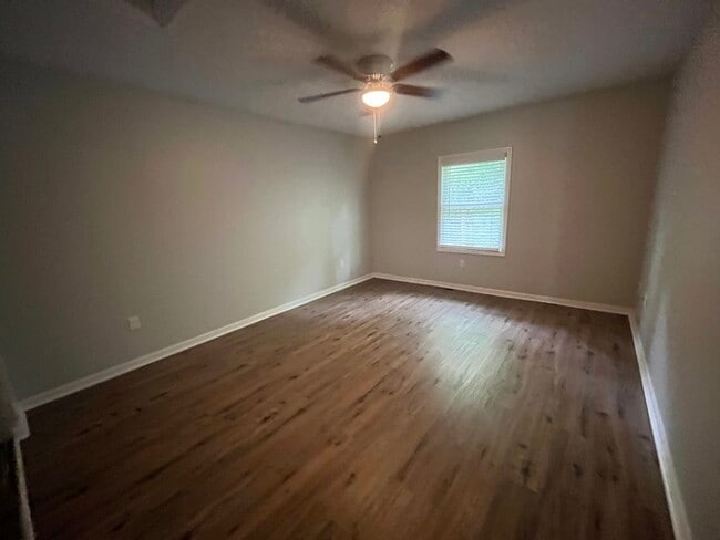 Building Photo - 3-Bedroom Townhome