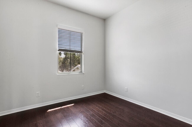 Building Photo - 1114 Sweet Hill Dr