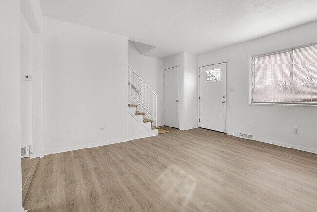 Building Photo - 4050 Carlton Ave