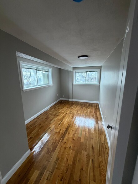 Building Photo - 23 Roughan St