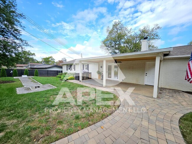 Building Photo - Renovated & Stunning - Single level Brick ...