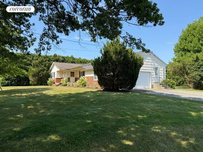 Building Photo - 3220 Delmar Dr
