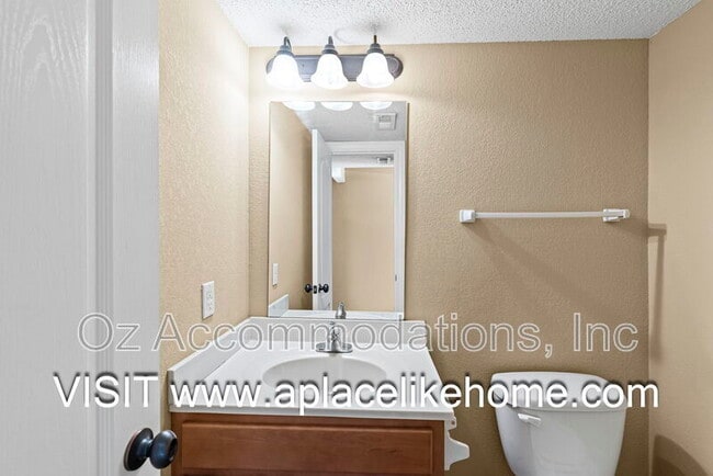 Building Photo - 803 SW Imperial Ln