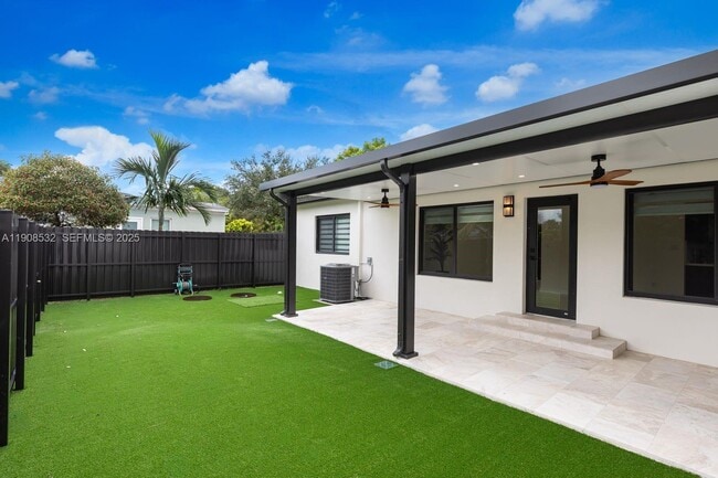 Building Photo - 5641 SW 67th Ave