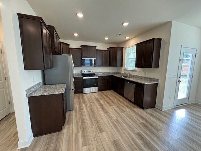 Building Photo - The Grove at Neill's Pointe