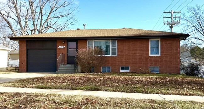 Building Photo - 4210 S 49th St