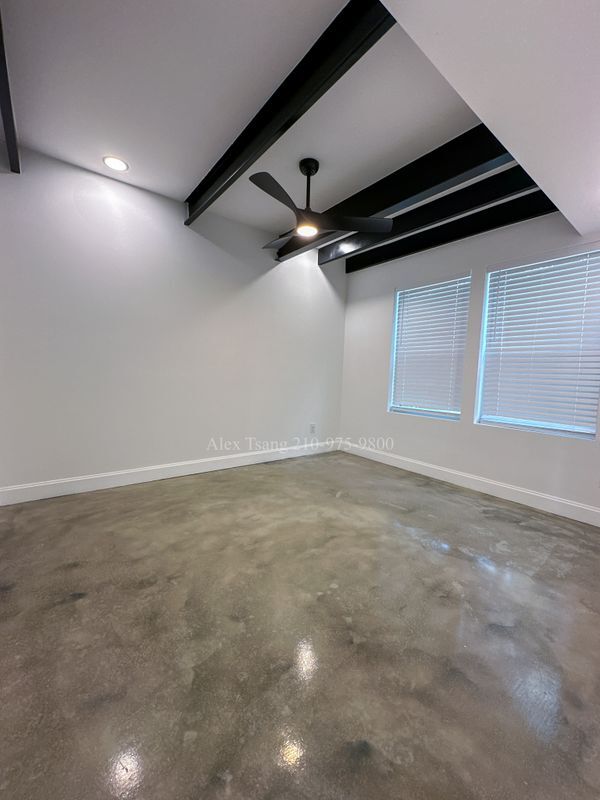 Building Photo - 218 S Olive St