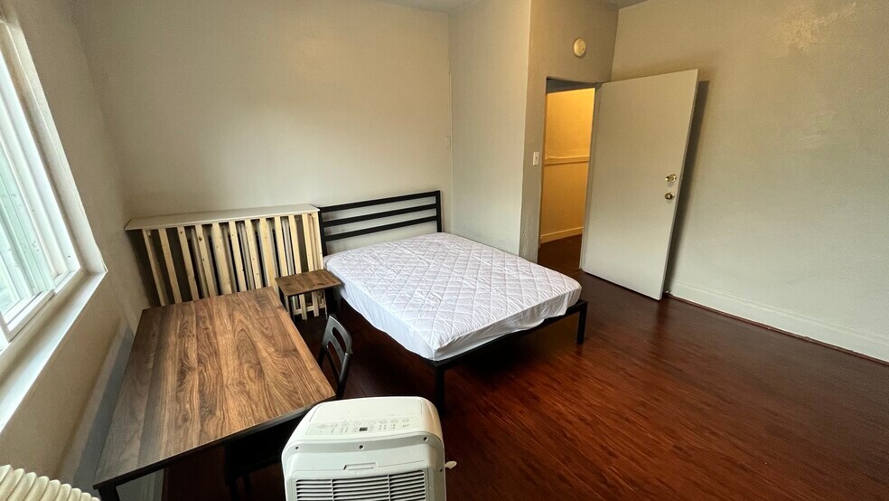 Building Photo - 5847 Nicholson St