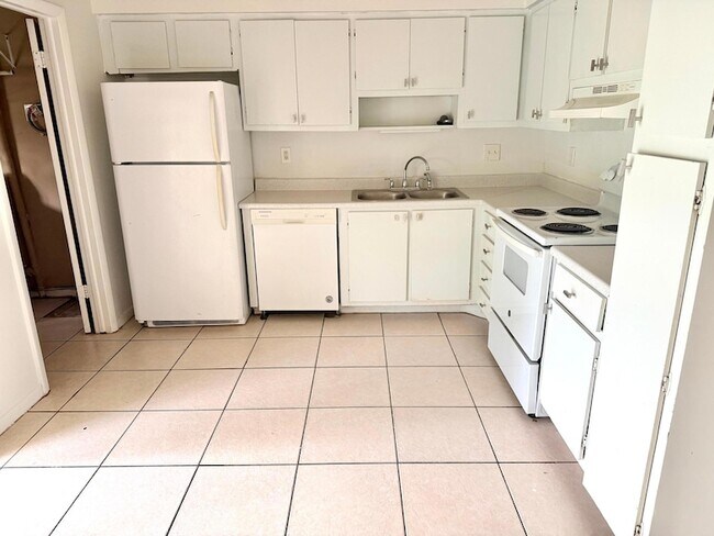 Building Photo - 3902 Chapel St