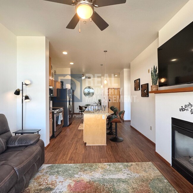 Building Photo - Fully Furnished Pioneer Park Condo!