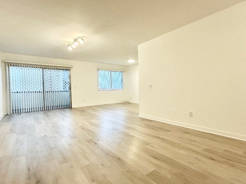 Building Photo - 1849 S Bentley Ave