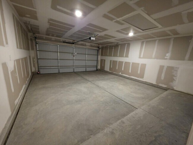 Building Photo - 908 Gold Rush Ave