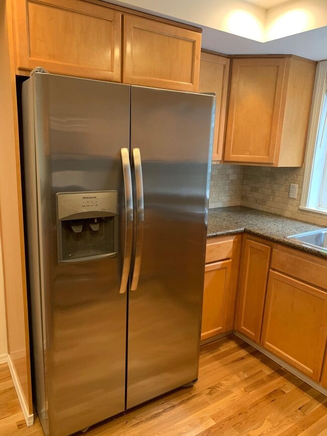 Building Photo - In the heart of Green Lake 3 bed 2.5 bath townhome for rent