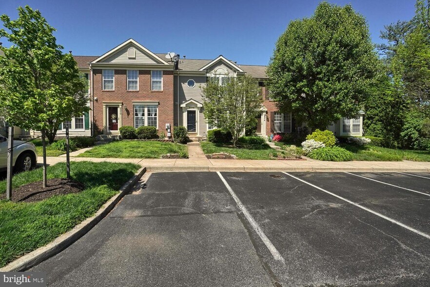 Building Photo - 6212 Adelay Ct W