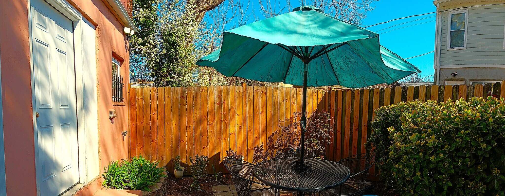 Building Photo - 1017 Hollins St