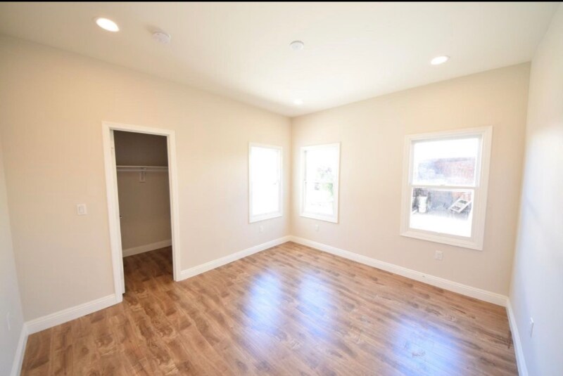 Building Photo - 6261 W Olympic Blvd