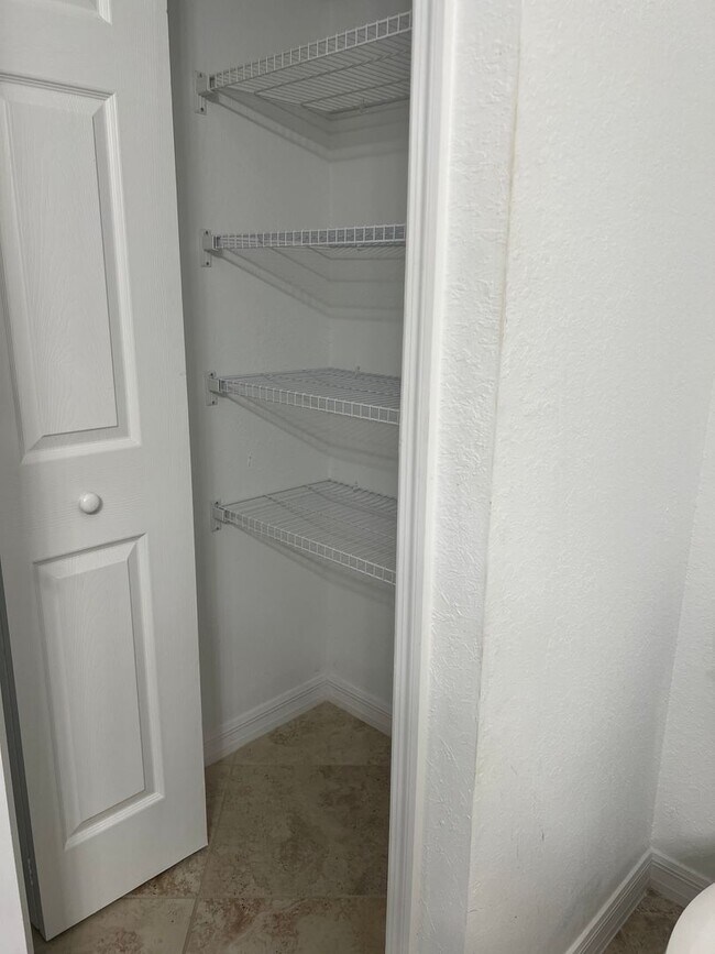 Building Photo - 3BR/2.5BA/1CG Townhome in Gran Paradiso