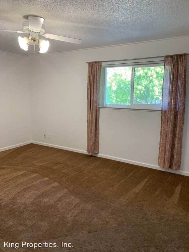Building Photo - 3 br, 2.5 bath House - 3401 Bermuda Avenue...