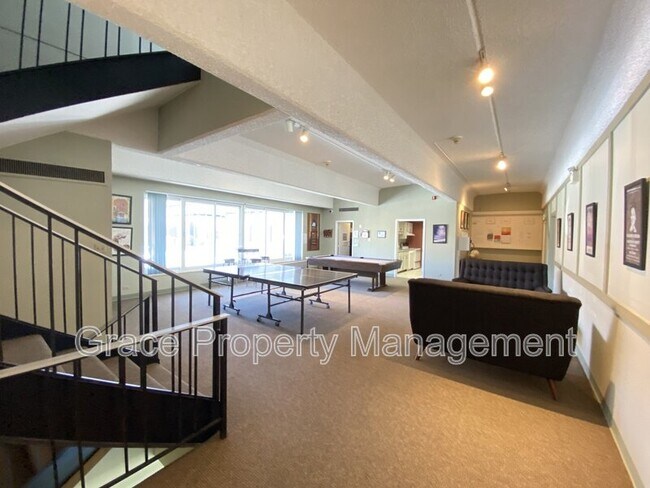 Building Photo - 555 E 10th Ave