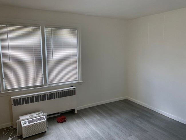 Building Photo - Renovated 3 bed 1 bath house for rent