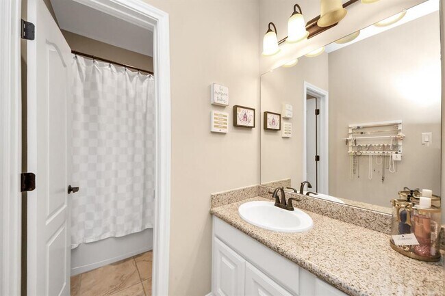 Building Photo - 55 Little Rise Dr