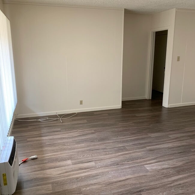Livingroom - 8823 Ocean View Ave