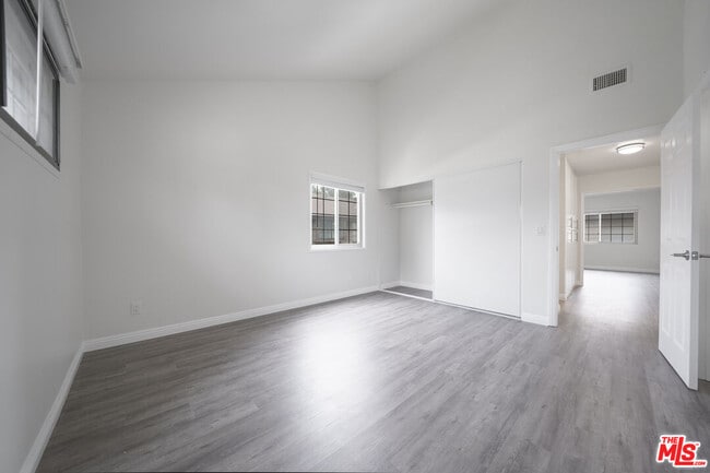 Building Photo - 1507 W Lambert Rd