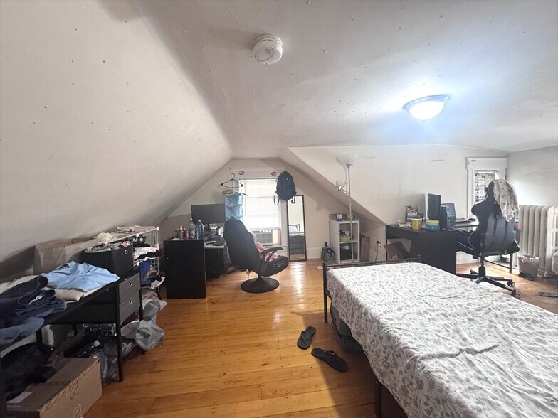 Building Photo - 95 Boylston St