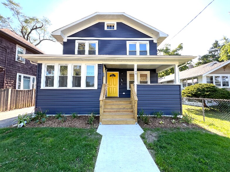 Primary Photo - 109 N William St