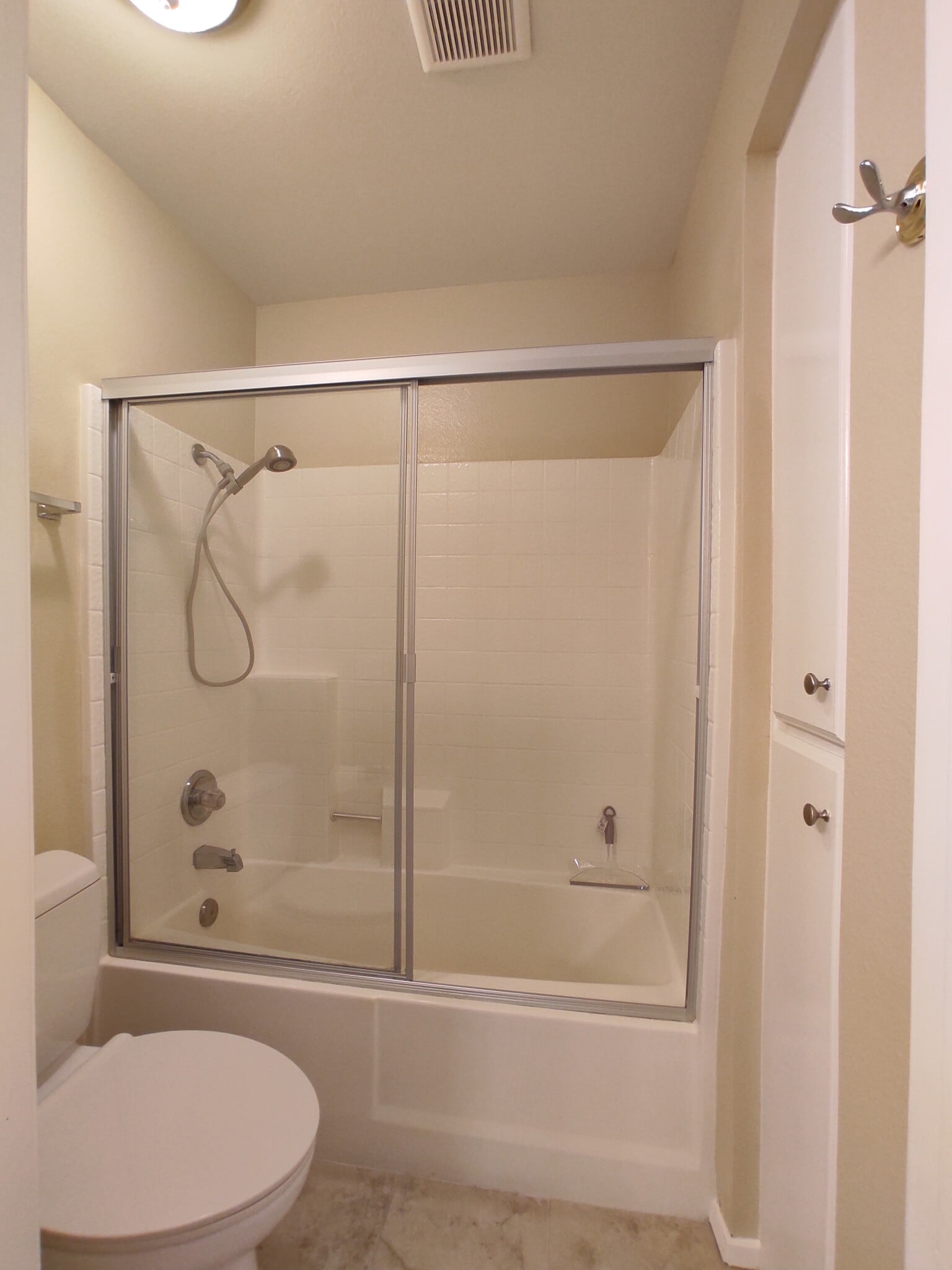 master bath tub and shower - 9428 Twin Trails Dr