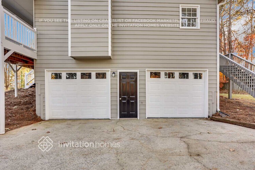 Building Photo - 240 Maplewood Ln