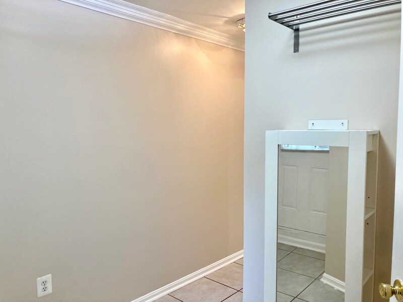 Building Photo - 902 I St SE