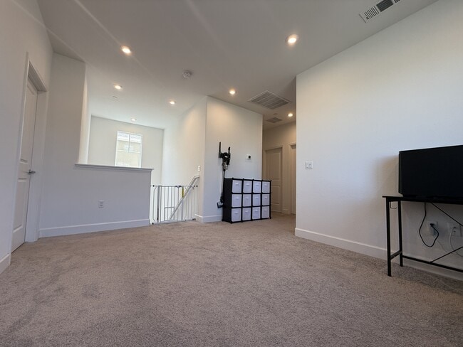 Building Photo - 2062 Cottonwood St