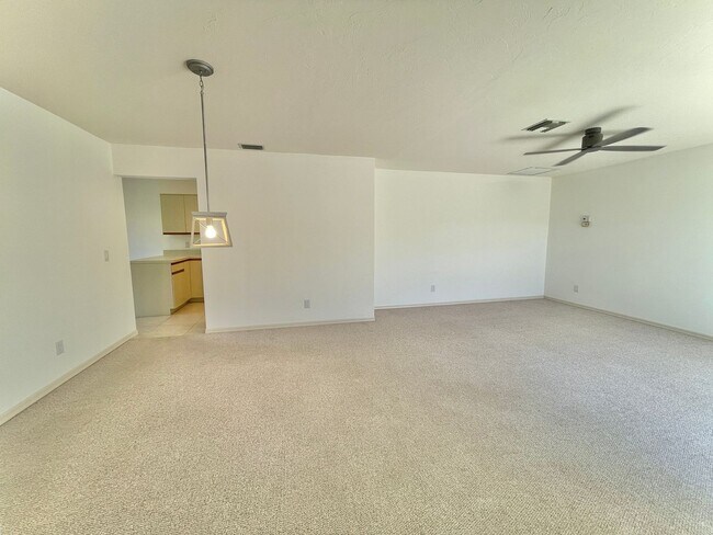 Building Photo - Unfurnished 2 BR condo Annual Rental in Ti...