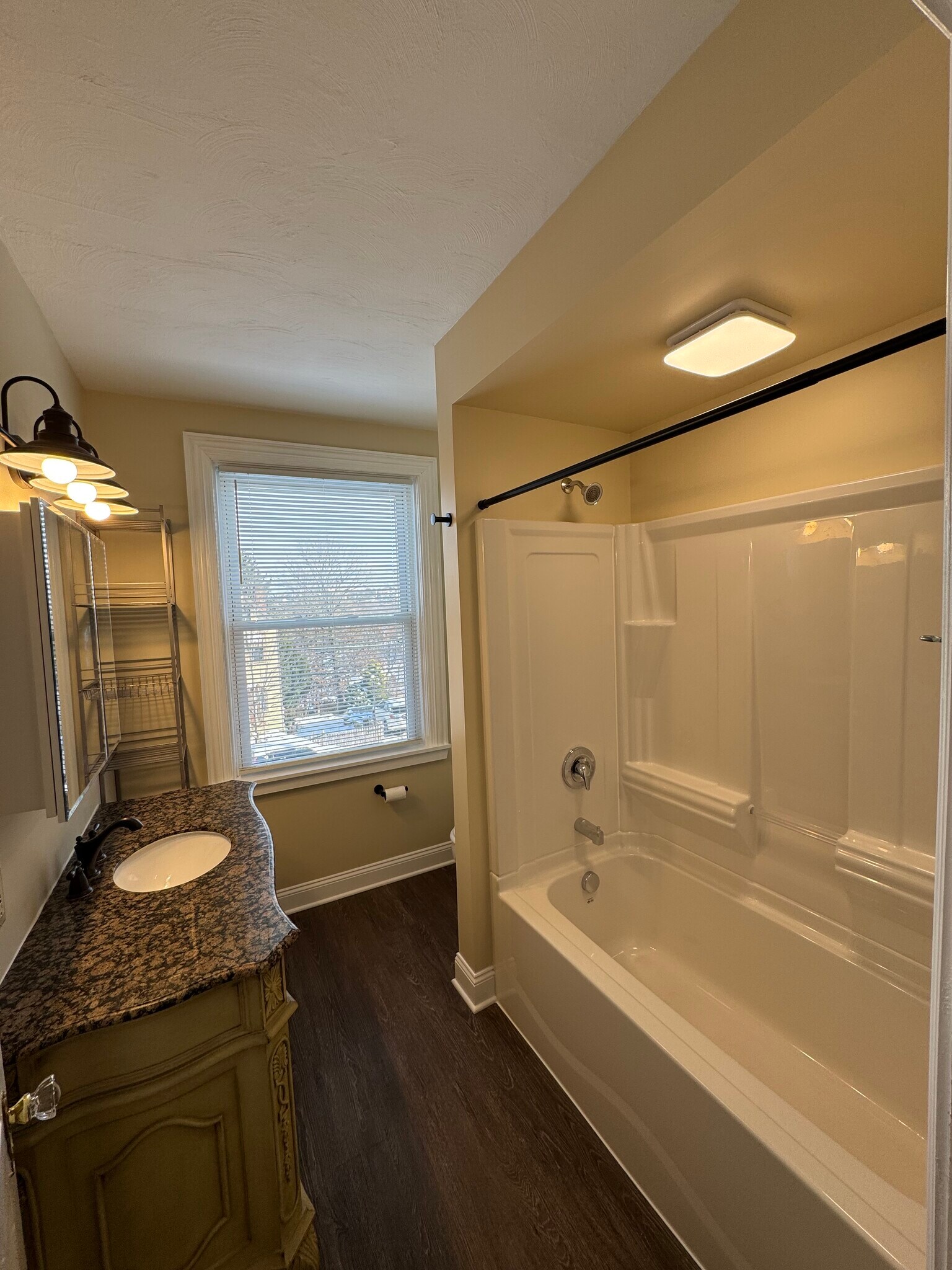 Building Photo - 442 Oneida St