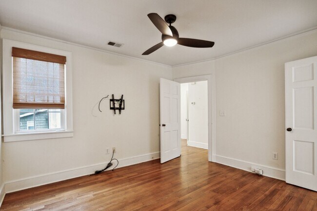 Building Photo - 3 Bed, 2 Bath Home in Greenville is Available