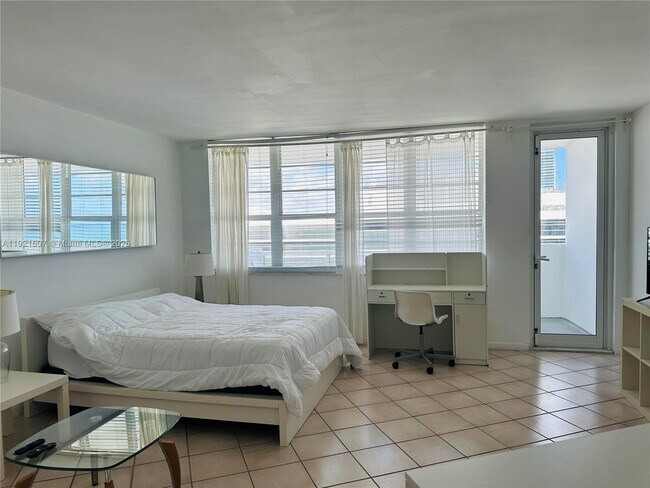 Building Photo - 100 Lincoln Rd